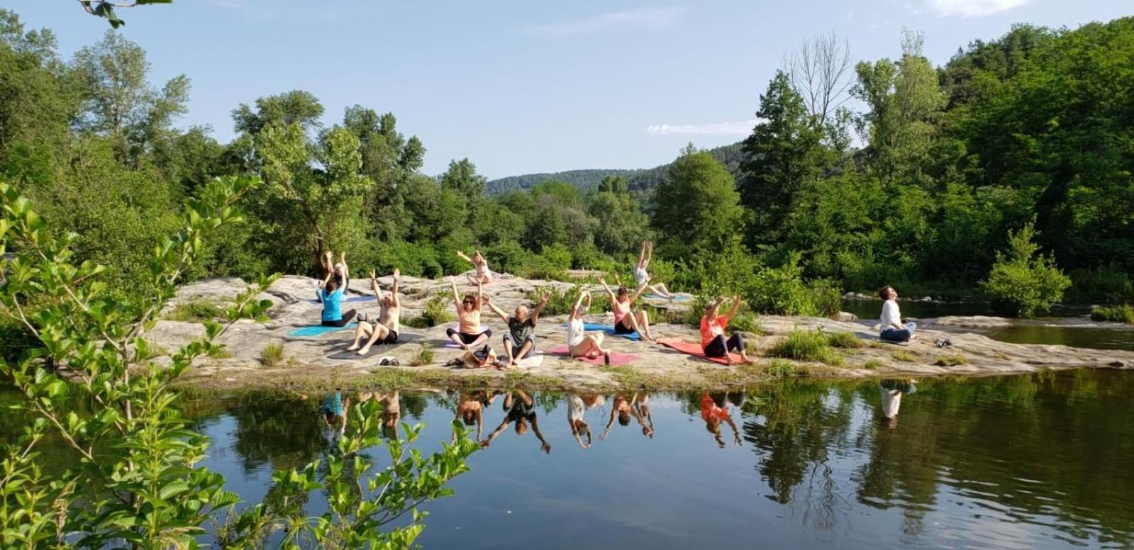 Camping La Chataigneraie Gravieres 外观 照片